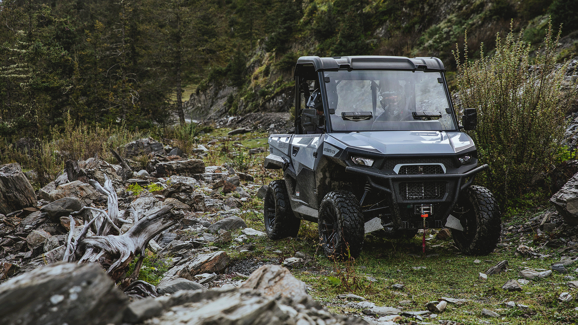 Hisun Freelander w lesie